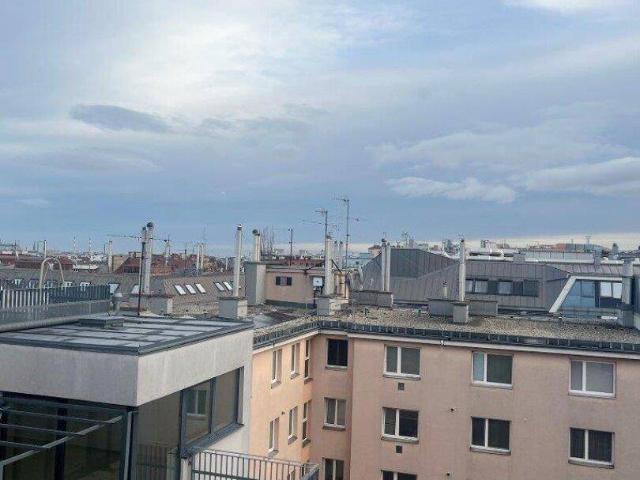 Neuwertige Dachgeschoßmaisonette mit Süd West Terrassentraum und Garage