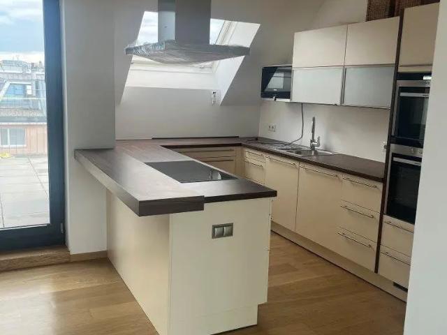 Neuwertige DG Wohnung 99m², 3 Zimmer, Terrasse, Garage, 1100 Wien, Top Ausstattung!