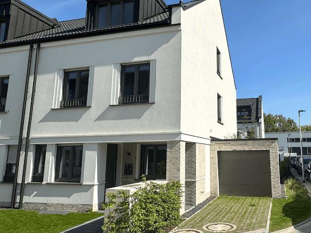 Neuwertige Doppelhaushälfte im Zooviertel