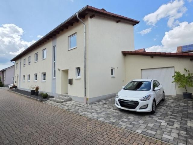 Neuwertige Doppelhaushälfte mit moderner Ausstattung u. Garage in ruhiger zentrumsnaher Wohnlage
