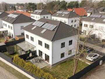 Neuwertige Doppelhaushälfte mit Dachstudio Bereit zum Einzug