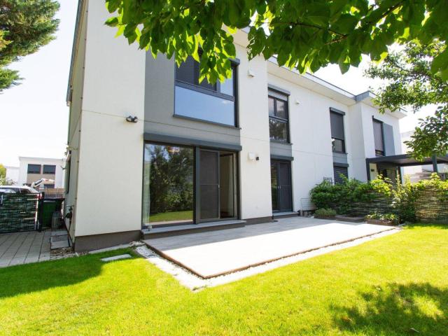Neuwertige Doppelhaushälfte mit Garten, Terrasse, Klimaanlage & 2 Stellplätzen in Groß Enzersdorf