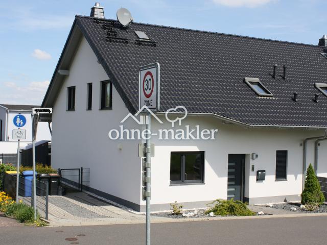 Neuwertige Doppelhaushälfte mit Panoramablick