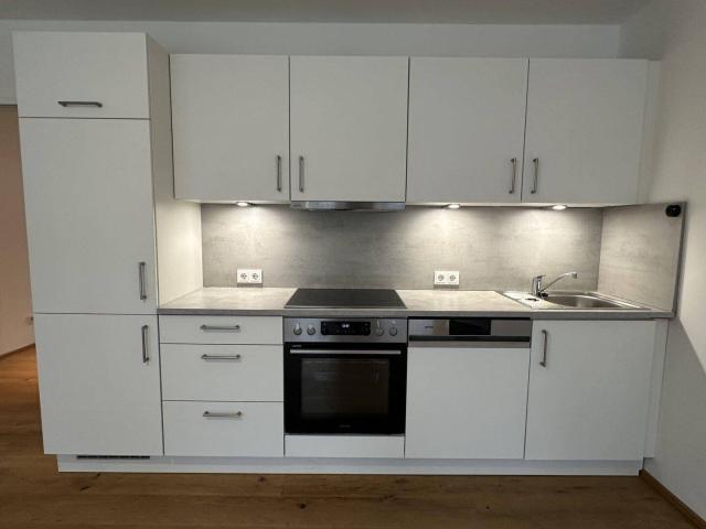 Neuwertige Erdgeschoßwohnung 23. Bezirk: Stilvoll, modern und komfortabel mit Gemeinschaftsgarten und Tiefgarage