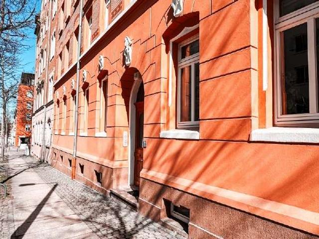 Neuwertige Große 3 Raum Wohnung mit Einbauküche