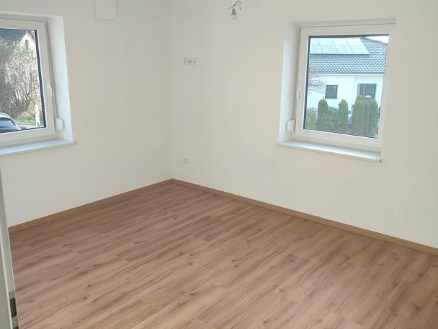 Neuwertige, helle Wohnung ab sofort zu vermieten!