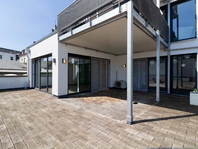 Neuwertige hochwertig ausgestattete Wohnung mit großer Terrasse Nähe Porta Nigra