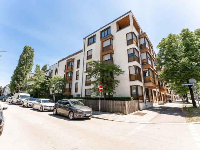 Neuwertige Stadtwohnung mit großem Südbalkon zum Innenhof