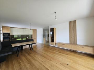 Neuwertige, sonnige 4 Zimmer Whg. Mit Terrasse und Eigengarten