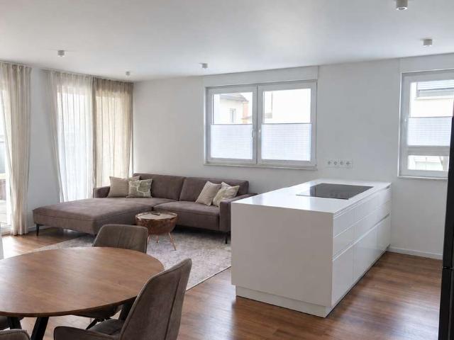 Neuwertige teilmöblierte 3 Zimmer Wohnung im EG