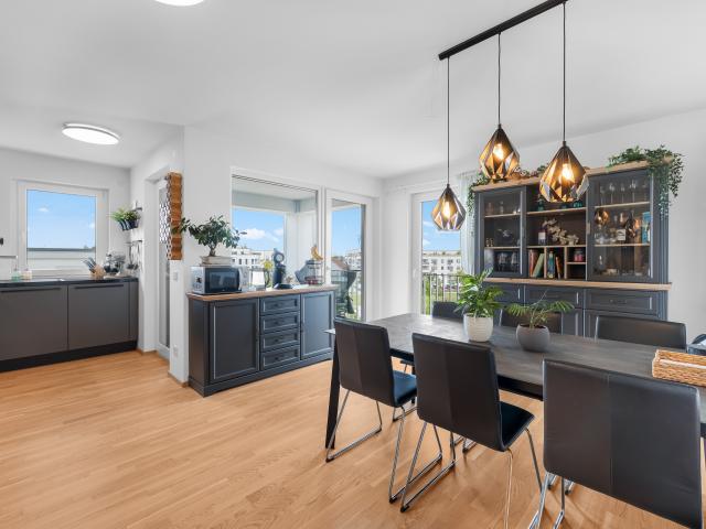 Neuwertige und barrierefreie 3 Zimmer Wohnung mit Loggia im beliebten Diamaltpark in Allach