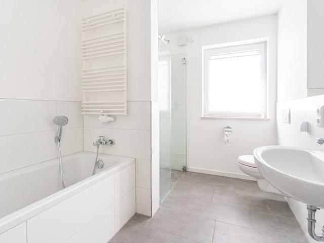 Neuwertige und moderne 3 Zimmer Wohnung mit zwei Balkonen