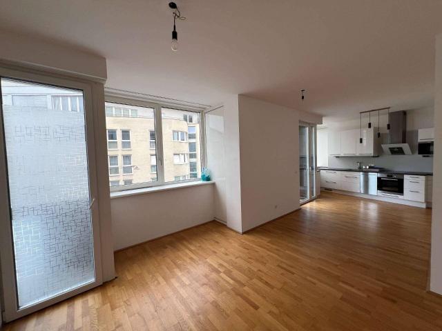 Neuwertige Wohnung mit Balkon im Zentrum von Linz
