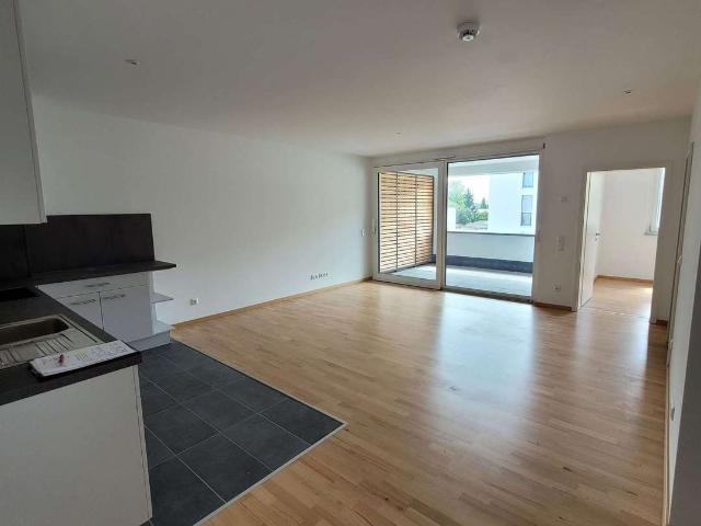 Neuwertige 2,5 ZKB Wohnung mit großer Loggia + Tiefgaragenstellplatz