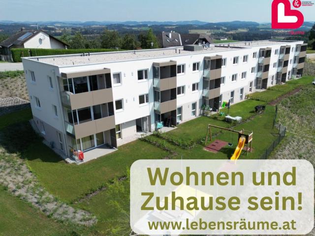 Neuwertige 2 Raum Wohnung mit Tiefgaragenplatz