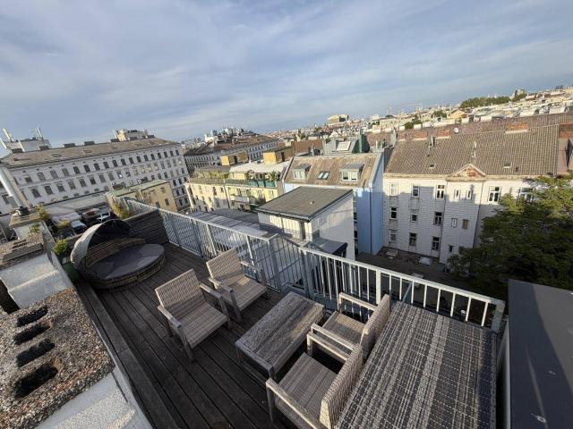 Neuwertige 2 Zi DG Wohnung mit 2 Terrassen und Fernblick, Klimaanlage & Fußbodenheizung/Kühlung in 1160 Wien!