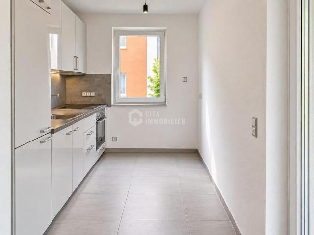 Neuwertige 2 Zimmer OG Wohnung mit Dachterrasse und EBK in Frankfurt Unterliederbach