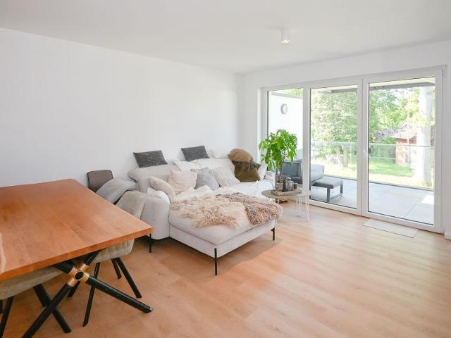 Neuwertige 2 Zimmer Etagenwohnung mit Balkon und Tiefgarage!