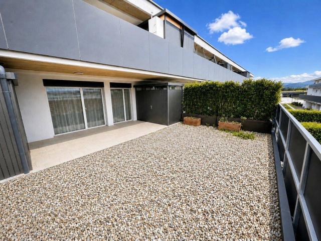 Neuwertige 2 Zimmer Eigentumswohnung mit großer Sonnenterrasse und Carportstellplatz