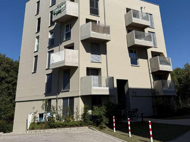 Neuwertige 2 Zimmer Wohnung. Bezugsfrei. Auf Wunsch als Kapitalanlage vermietet