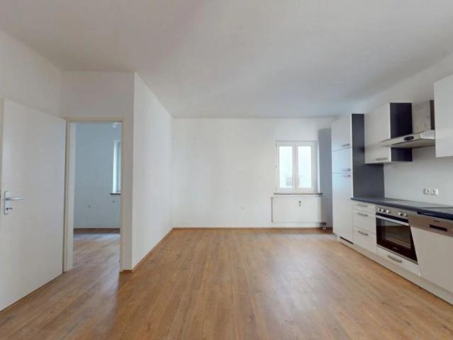 NEUWERTIGE 2 ZIMMER WOHNUNG IM INNENHOF