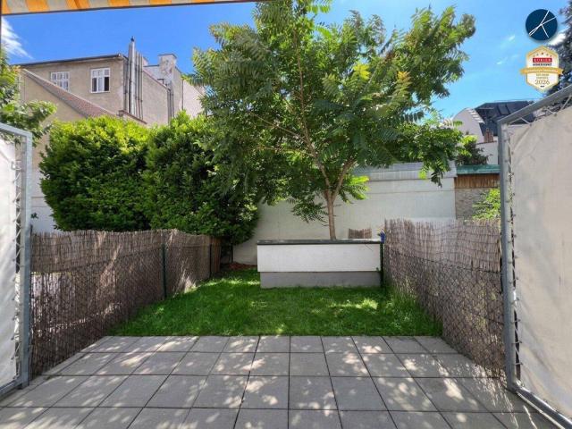 neuwertige 2 Zimmer Wohnung mit Garten und Pkw Stellplatz