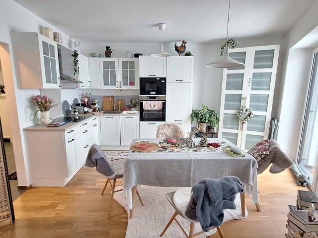 Neuwertige 2 Zimmer Wohnung mit großem Balkon & Weitblick – Pupping