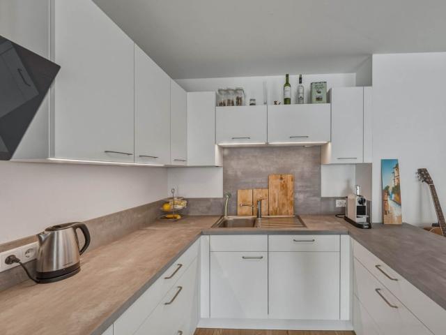 Neuwertige 2 Zimmer Wohnung mit Großzügigem Balkon in Weer
