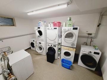 Neuwertige 2 Zimmer Wohnung mit Terrasse, EBK und TG Stellplatz in Hechtsheim