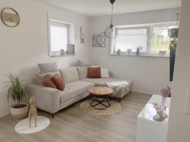 Neuwertige 2 Zimmer Wohnung mit Terrasse