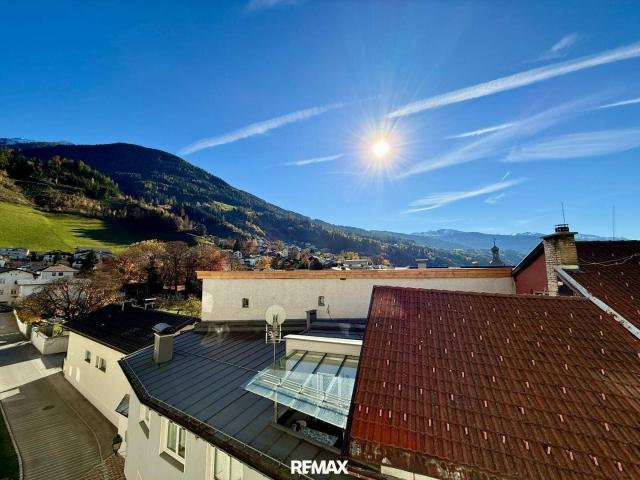 Neuwertige 2 Zimmer Wohnung mit Tischlerausstattung im Herzen von Schwaz
