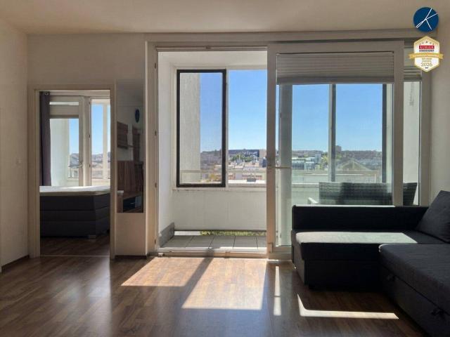 Neuwertige 2 Zimmer Wohnung mit 2 Loggien und Auto Stellplatz