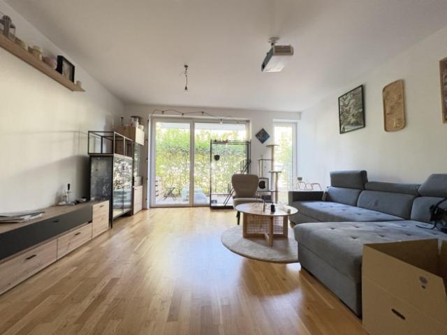 Neuwertige 2 Zimmerwohnung mit kleinem Eigengarten und eingebauter Küche