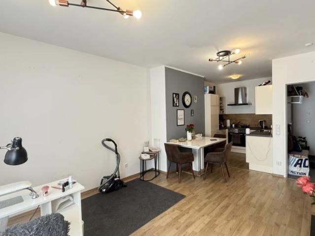 Wiener Straße: 2 Zimmerwohnung mit südwestlichen Balkon und Stellplatz inklusive!