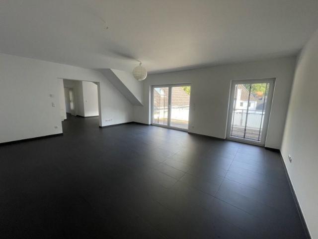 Neuwertige 3,5 Zimmer Wohnung mit 2 Balkonen, Aufzug & TG in Rheurdt