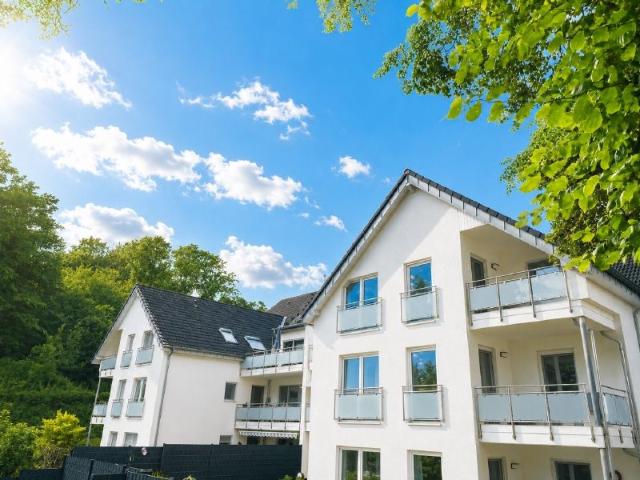Neuwertige 3,5 Zimmer Wohnung mit 2 Balkonen, Aufzug & TG in Rheurdt – s.j.immobilien Inhaber Swen Jansen