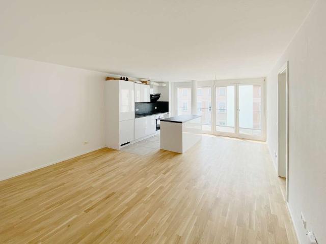 Neuwertige 3,5 Zimmer Wohnung mit Balkon, Einbauküche und TG Stellplatz – sofort verfügbar