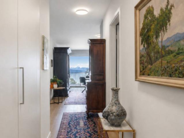 Neuwertige 3.5 Zimmer Wohnung mit grossem Balkon und Seesicht