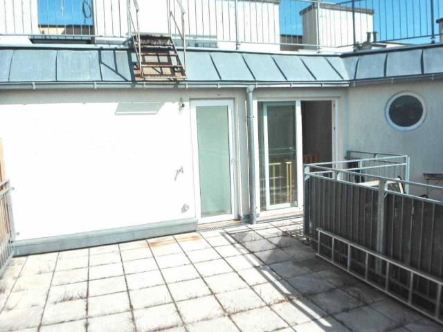 Neuwertige 3 Zi Maisonette mit Terrasse/ ab sofort mieten