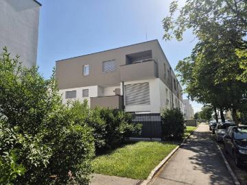 Neuwertige 3 Zi Wohnung in Traun mit Balkon, Stellplatz, Fußbodenheizung & Klimaanlage!