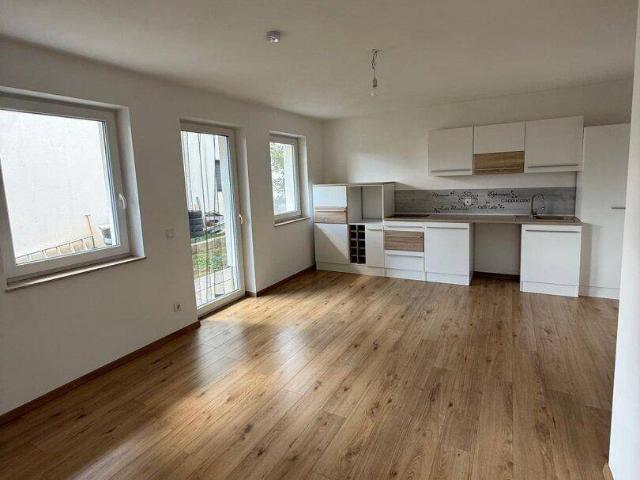 Neuwertige 3 Zi Wohnung mit Terrasse & 2 Stellplätzen in Mauerkirchen im Erdgeschoss
