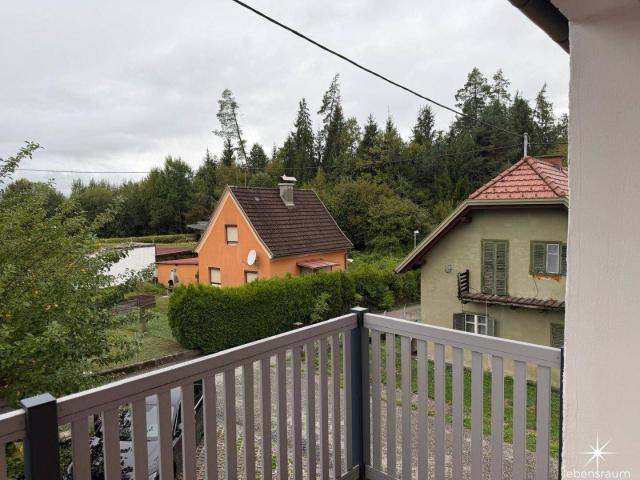 Neuwertige 3 Zimmer Mietwohnung mit Süd Westbalkon & Stellplatz in St. Magdalen