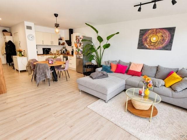 Neuwertige 3 Zimmer Dachterrassen Wohnung am Stadtrand von Trostberg