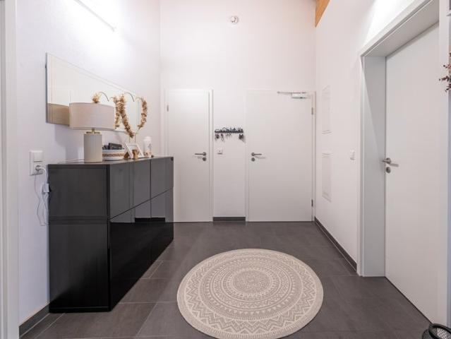 Neuwertige 3 Zimmer Dachgeschos Wohnung mit Balkon in absolut ruhiger Lage