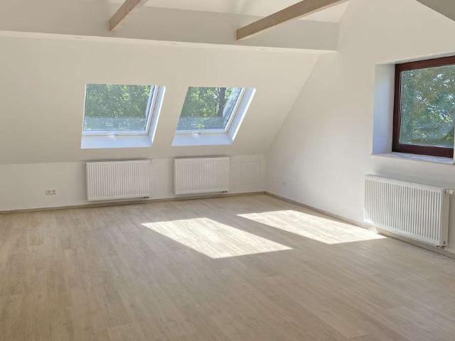 Neuwertige 3 Zimmer Dachgeschoss Wohnung in Ruppertshofen