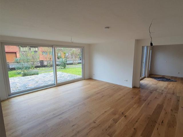 Neuwertige 3 Zimmer EG Wohnung mit Garage zu vermieten