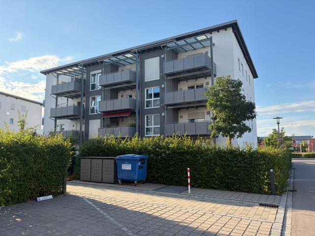 Neuwertige 3 Zimmer Erdgeschoss Wohnung mit EBK und eigenem Garten