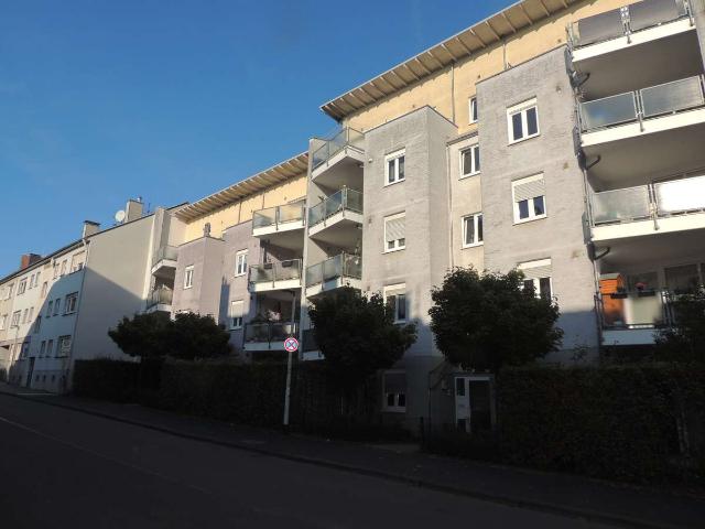 NEUWERTIGE 3 ZIMMER WOHNUNG IM 1.OG. MIT AUFZUG, BALKON UND CARPORT IM HERZEN VON SOLINGEN ZENTRUM