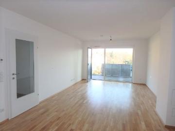 Neuwertige 3 Zimmer Wohnung mit Balkon, Lift und Garagenplatz zu vermieten