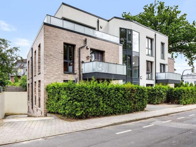 Neuwertige 3 Zimmer Wohnung mit Dachterrasse, Balkon und TG Stellplatz im KfW 40 Plus Standard